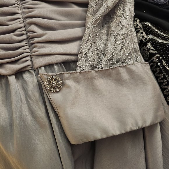 Dress - Picture 4 of 4